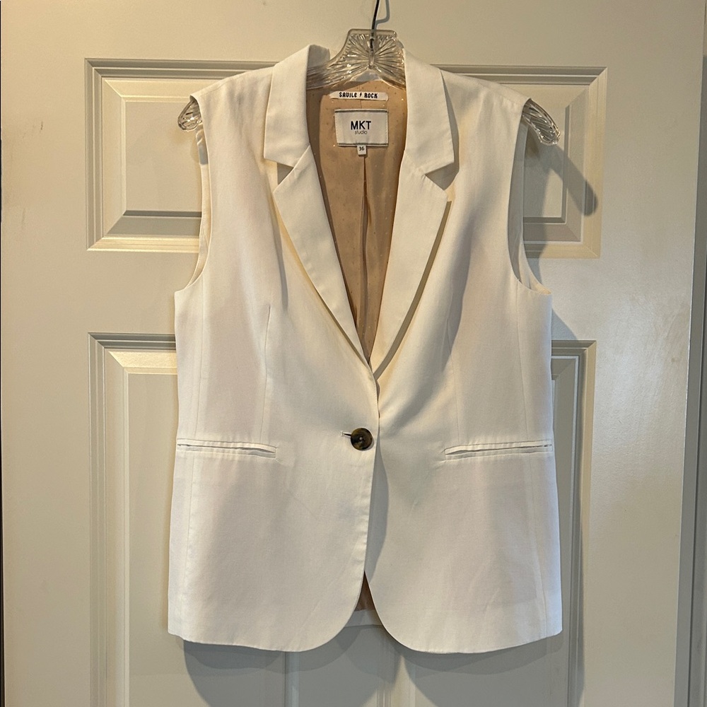 Women's White Sleeveless Vest